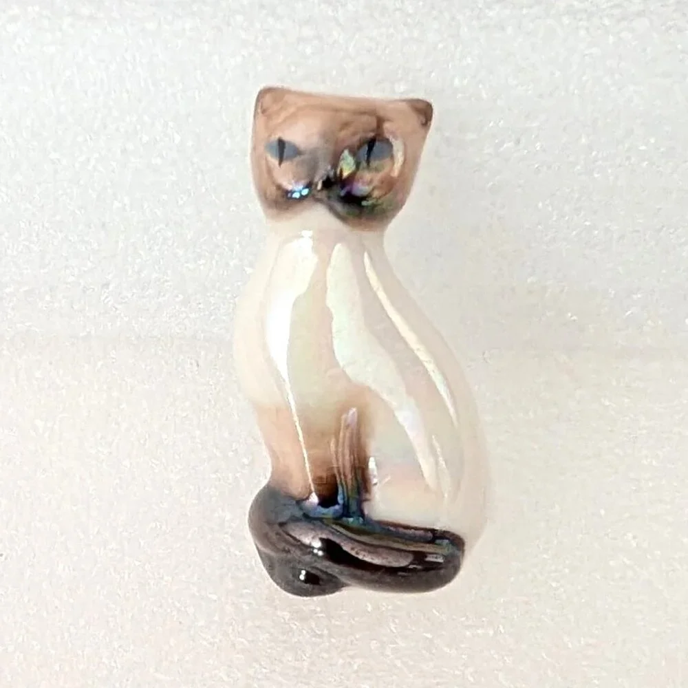 Vintage Avon porcelain cat pin